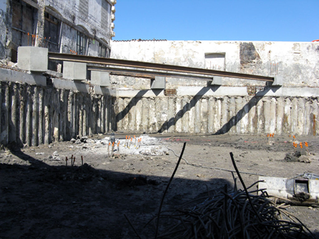 (33) - BORDEAUX - Parois de soutènement d'une construction de 143 logements