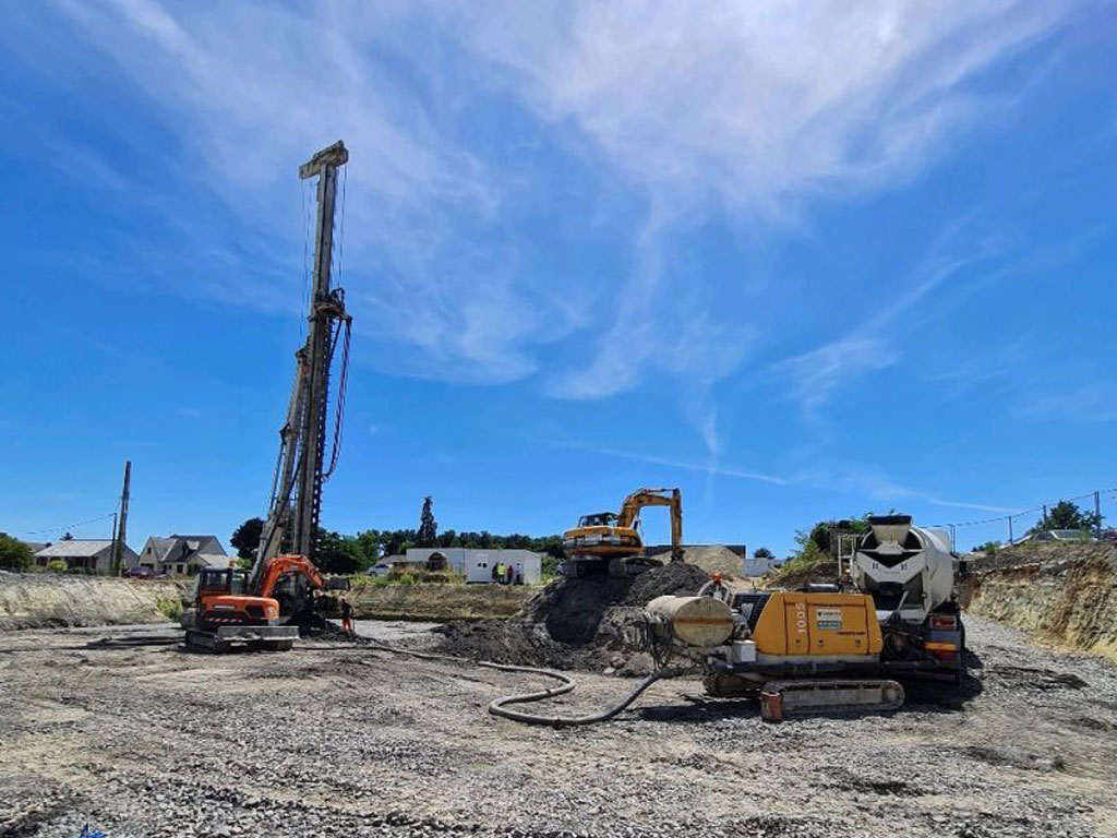 Chantier fondations spéciales à Tiercé, immeuble Rue Bourg Joly