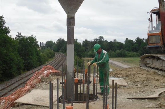 Coulage d'un pieu avec un tube plongeur.