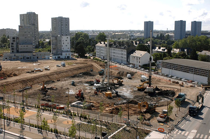 Chantier de fondations à Nantes avec 2 ateliers de forage en tarière creuse